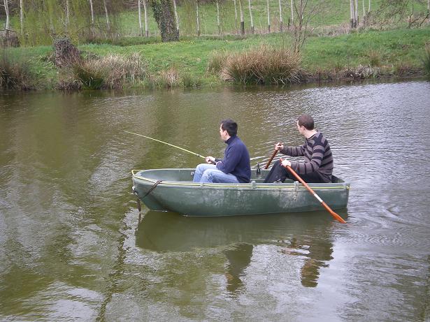 pêche en barque sur l'étang